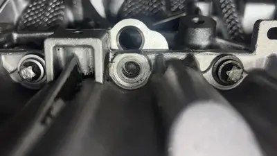 Oil pan bolt snapped before reaching 27 Nm.