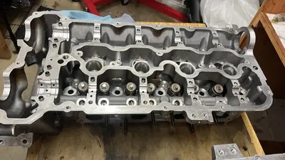 Valve springs going in.